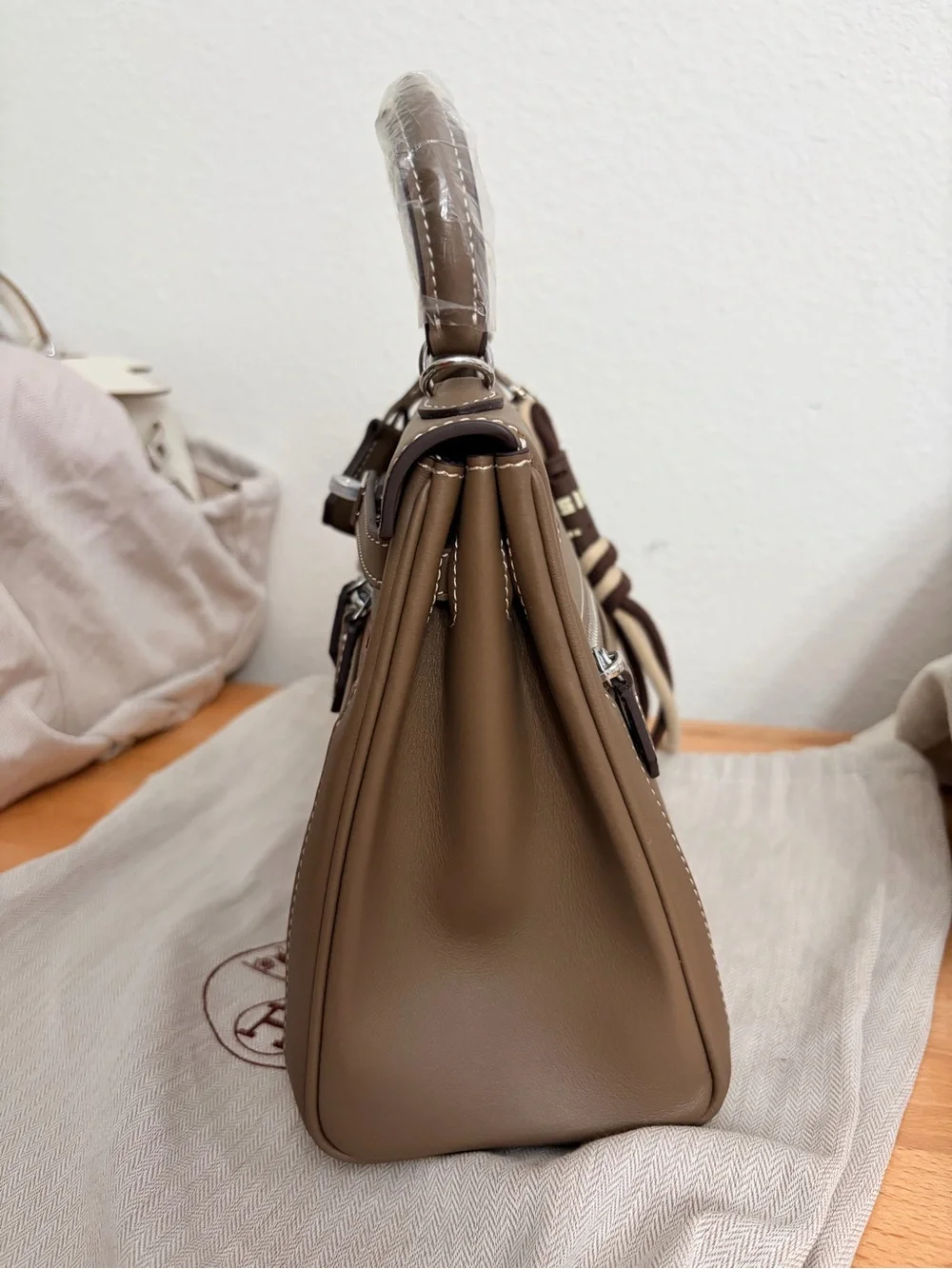 Taupe KELLY LAKIS 25 CM ETOUPE PHW SWIFT CLASSIC CHARM INCLUDED